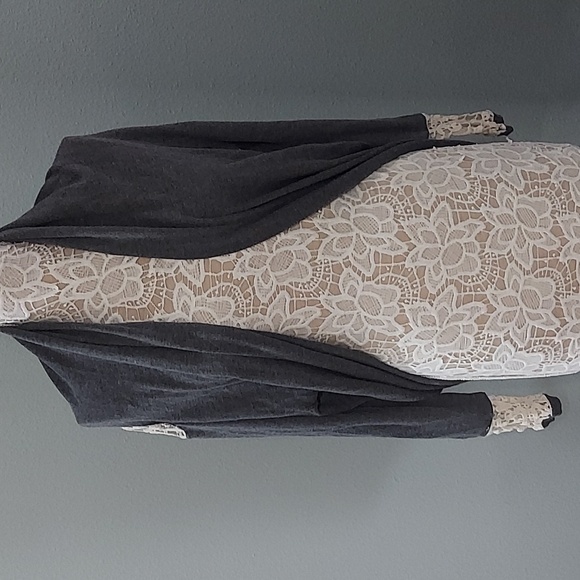 Honey punch wool acrylic blend gray cardigan with 100% cotton cream crochet S - Picture 2 of 8